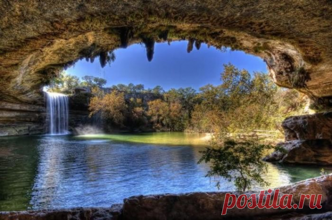 Красивейшее озеро Hamilton Pool 





В 37 км к западу от Остина (Техас, США) расположено одно из самых необычных и живописных озер в мире - Гамильтон Пул (Hamilton Pool). Необычность его состоит в том, что оно является одновременно…