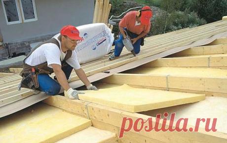 Утепление кровли по стропилам и как правильно укладывать утеплитель Как правильно утеплять кровлю по стропилам и описание популярных методов. Стекловата и минвата. Подготовка кровли, вентиляция и утепление.