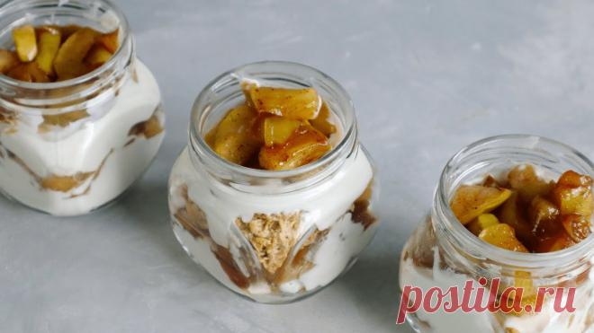 ЛУЧШИЙ Десерт с ЯБЛОКАМИ Который вам ТОЧНО ПОНРАВИТСЯ! Рецепт Вкусного и Быстрого Десерта Всем привет! Готовим вкуснейший десерт в банкеИнгредиенты: ✔Овсяные хлопья - 90 г. ✔Мука пшеничная - 25 г. ✔Сахар - 25 г. ✔Яйца –1 шт. ✔Яблоки - 2 шт. ✔Сахар - 25 гр. ✔Сливочное масло - 10 гр. ✔Корица ✔Мягкий творог Приготовление:Овсяные хлопья слегка измельчу в блендере. Соединяю Хлопья,...