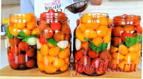 Помидоры в медовом маринаде – это не только вкусно, но и полезно. В рецепте в качестве консерванта выступают мед и лимонная кислота, поэтому он точно понравится тем, кто не любит уксус.

Для приготовления вам потребуются такие ингредиенты:
помидоры, 4 кг;
лук, 8 шт;
горчица в зернах, 1 ч.л в банку;
базилик;
вода, 1 л;
соль, 1 ст.л;
сахар, 3 ст.л;
мед, 1 стл;
кислота лимонная, 1 ч.л.
Процесс приготовления
Томаты ля этого рецепта выбирайте черри или просто небольшие, аккурат...