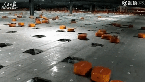 Армия роботов на фабрике в Китае