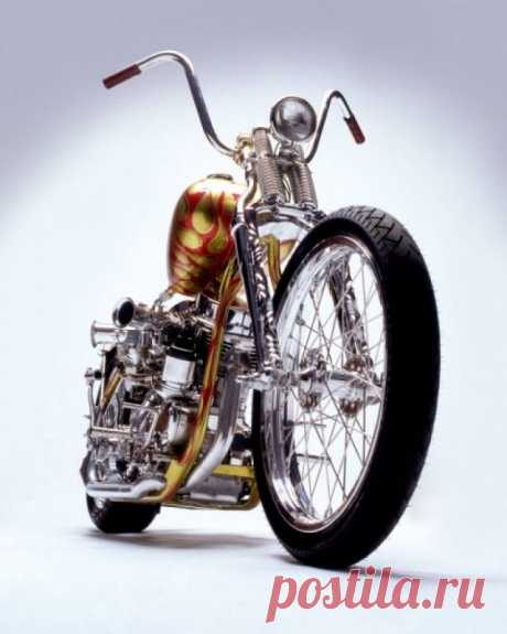 Daddy-O (2003) (Rat Fink).
Построен в честь кумира кастомайзеров 60-х Ed «Big Daddy» Roth. Первая победа на шоу «Создай мотоцикл».