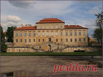Чехия и Прага - достопримечательности - Part 7. © Замок в Духцове. Перестроенный в духе классицизма барочный замок прославился, прежде всего, как место пребывания Дж. Казановы, который провел здесь последние годы своей бурной жизни.