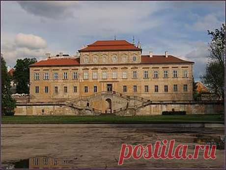 Чехия и Прага - достопримечательности - Part 7. © Замок в Духцове. Перестроенный в духе классицизма барочный замок прославился, прежде всего, как место пребывания Дж. Казановы, который провел здесь последние годы своей бурной жизни.