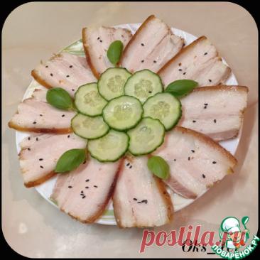 Грудинка, запеченная с томатной пастой. На просторах интернета нашла довольно интересный способ приготовления грудинки с томатной пастой. Так как очень люблю такое мясо в любом виде, то решила попробовать, и не прогадала. Мяско получается вкусным, мягким, с интересной ноткой томатной пасты. Рекомендую попробовать и вам, друзья.