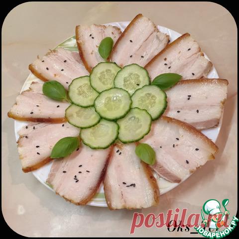 Грудинка, запеченная с томатной пастой. На просторах интернета нашла довольно интересный способ приготовления грудинки с томатной пастой. Так как очень люблю такое мясо в любом виде, то решила попробовать, и не прогадала. Мяско получается вкусным, мягким, с интересной ноткой томатной пасты. Рекомендую попробовать и вам, друзья.