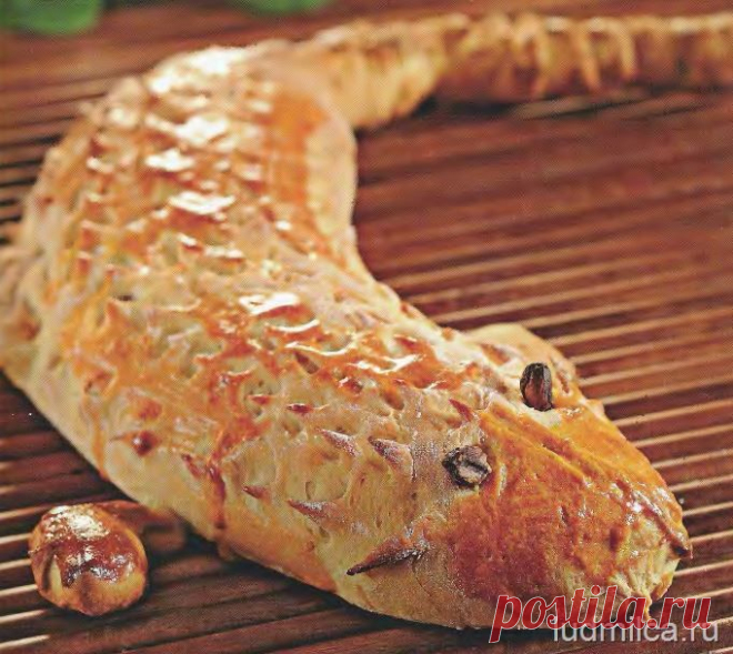 ПИРОЖКИ "ДИНОЗАВР".

Иногда самые простые пирожки –пусть даже из готового теста и покупной начинкой-можно оформит так, что народ ахнет. И никаких особенных талантов для этого не нужно.