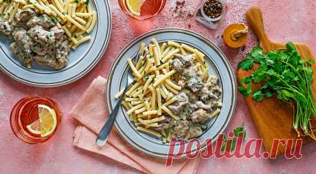 Тушеная свиная печень в сметане. Тушеная свиная печень в сметане – вкусное, полезное и доступное для любого бюджета блюдо. В сочетании с нежным сметанным соусом не только свинина, но и свиная печень становятся особенно нежными и ...