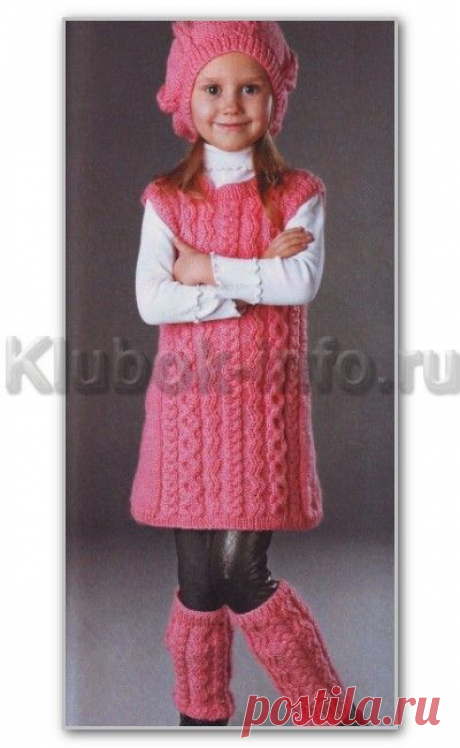 Вязание спицами. Фотогалерея детских моделей. Однотонный комплект с косами: платье-туника, берет и гетры для девочки 6-7 лет