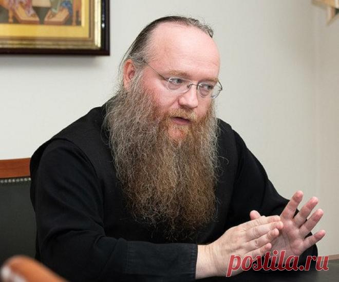 Он основал монастырь и говорил правду царю. Святителю отче наш германе, моли бога о нас! Герман (Садырев-Полевой) (+ 1567), архиепископ Казанский и Свияжский, святитель. Память 23 июня, 25 сентября, 6 ноября, в Соборах Казанских и Тверских святых В миру Григорий Садырев-Полевой [1]. Родился в городе Старице, происходил из древнего боярского рода Садыревых-Полевых, ведущего свое начало от князей Смоленских.