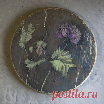 В столбе из белого огня
Узрел я Бога пред собой,
И возлюбил Его я стать,
Боясь всезнающий очей.
«Кто говорил, что я жесток?»
О Боже, ярко ты горишь.
Бороться не хочу с Тобой,
С Тобой боролся лишь глупец.
«Так отпусти ж свой пистолет
И меч на землю положи».
Не произнес ни слова я
И сделал, как Он мне велел.
Когда ж покрылись звёзды льдом
И холод охватил меня,
Своей улыбкою меня
Он осенил и враз согрел.

Это этот стих я нашла в рассказе Танит Ли ещё в пятнадцатилетнем возрас...