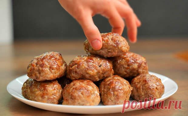 Добавляем в фарш кефир. Стоит один раз попробовать, и котлеты по-другому вам будут казаться всегда сухими - Steak Lovers - 2 марта - 43714570828 - Медиаплатформа МирТесен Стоит лишь один раз попробовать добавить к фаршу немного кефира и приготовленные по-другому котлеты начнут казаться вам всегда сухими. Эта простая кулинарная хитрость делает котлеты по-настоящему нежными и очень сочными. Ингредиенты: Фарш 500 грамм Кефир 200 миллилитров Яйца 2 шт Соль 1 чайная - 2 марта -...