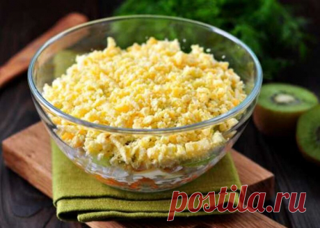 Салат с морковью по-корейски и киви Салат с морковью по-корейски и киви очень необычный, в нем интересные вкусовые сочетание продуктов. Салат готовится просто.