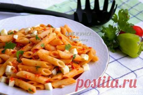 Паста с красным соусом, моцареллой и кедровыми орешками | Кулинарные рецепты от «Едим дома!»
