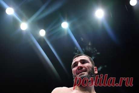 В Госдуме оценили замену роcсийского гимна на советский перед боем Бетербиева. На замену российского гимна на советский перед боем Артура Бетербиева с американцем Маркусом Брауном не стоит обращать внимания. Так инцидент оценил бывший чемпион мира по боксу и депутат Госдумы Николай Валуев. «Музыка одинаковая. Есть смысл упомянуть, чтобы они такого больше не делали, но не больше», — заявил он.