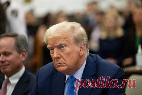 Трамп прибыл в суд в Нью-Йорке. Бывший президент США Дональд Трамп прибыл в суд в Нью-Йорке, где проходят слушания по делу о завышении стоимости активов для получения кредитов. В зал суда Трамп вошел молча. Сейчас он отвечает на вопросы обвинения о его компании Trump Organisation и финансовым документам прошлых лет.