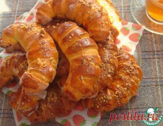 Рогалики с вареной сгущенкой и орехами – кулинарный рецепт