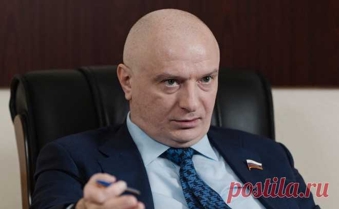 Клишас назвал недостаточными меры по защите персональных данных россиян. На фоне участившихся кибератак Клишас отметил, что существующих мер недостаточно для эффективной защиты информационной инфраструктуры и персональных данных граждан. Он пообещал продолжить работу над законодательными мерами