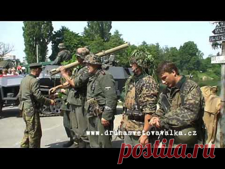 Bailey Bridge 2008 - battle reenactment  (rekonstrukce bitvy Overloon 1944 - Hradec Králové) - YouTube