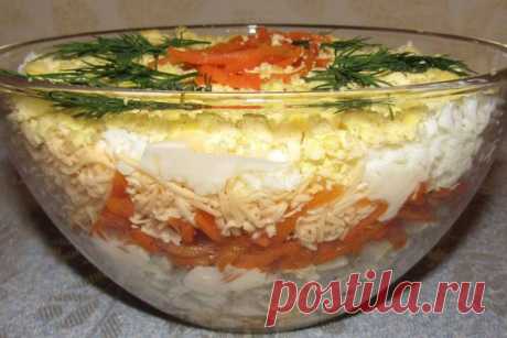 Салат с копченой курицей, корейской морковью и огурцом 

Ингредиенты:
-100 г твердого сыра; 
-2 свежих огурца; 
Показать полностью…