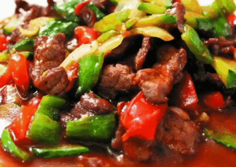 Отставить сладкое! Мужчина любит мясо! Готовим мясо по-тайски 
Ингредиенты: 
- Мясо 
- Перчик сладкий 
- Молоко 
- Карри 
- Соус соевый 
- Соль по вкусу 
- Масло для жарки