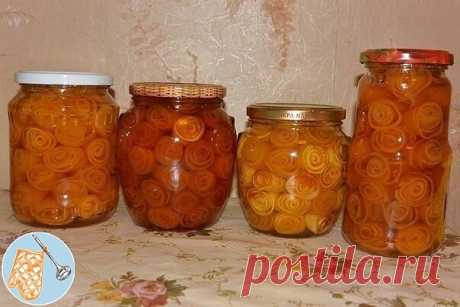 Яблочно-грушевое варенье в форме роз

Состав :
1 кг яблок,
айвы,
груш.
400 гр сахара.

Рецепт :

Купить фрукты - яблоки, айва, груша. Помыть.
Порезать тонкими ломтиками на терке бернера или ножем.
Замочить с сахаром. Оставить томиться на 4-5 часов. Вынуть ломтики и начать плотно скручивать.
Зафиксировать зубочисткой. Вылить сироп в кастрюлю. Разогреть. Добавить розочки. Варить 20-30 минут. Вынуть и остудить.
Вынуть зубочистки. Красиво выложить в предварительно стерилизован...