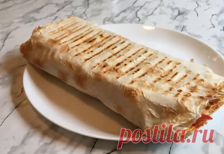 Королевская шаурма по-домашнему - не откусите пальчики! Лаваш тонкий, армянский → (2 штуки)
Куриное филе → (2 штуки)
Зелень свежая, любая, по вкусу → (зеленый лук и петрушка);
Морковка → (1 штука)
Капуста → ( свежая - 200-250 грамм)
Свежий, средний огурчик → (1 штука)
Свежий помидор → (1 штука)
Болгарский перец → (1 штука)
Сыр, любой, твердый → (150 грамм)
Соль и черный перец → (по вкусу