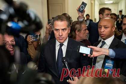 Сын Байдена даст показания в Конгрессе за закрытыми дверями. Сын действующего американского лидера Хантер Байден даст показания за закрытыми дверями в Конгрессе США, сообщает телеканал Fox News. Байден-младший уже прибыл в Вашингтон, где будет отвечать на вопросы членов Судебного комитета Палаты представителей США в рамках расследования про процедуре импичмента его отцу.