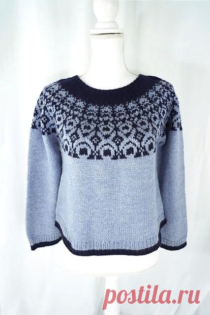 Пуловер с жаккардовой кокеткой спицами