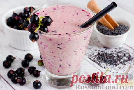 Рецепт: Смузи с ряженкой, чёрной смородиной и маком на RussianFood.com