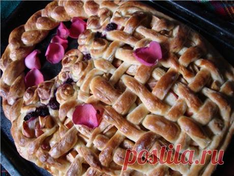 Пирог с яблоками и корицей Корзина с розами из теста на кефире - Сладкие пироги и кексы