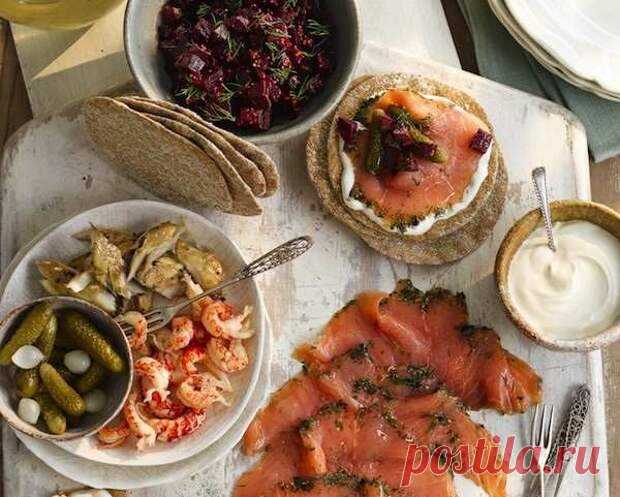 Нескучные рецепты завтраков для бодрого утра - Вкусные рецепты - медиаплатформа МирТесен Завтрак должен быть вкусным! Если вам предстоит тяжелый день, если за окном дождь, вы трудно встали или уже вернулись с пробежки – завтрак поднимет настроение, снимет усталость, зарядит энергией. И, кстати, диетологи говорят, что именно на завтрак утром вы можете позволить себе больше любимых