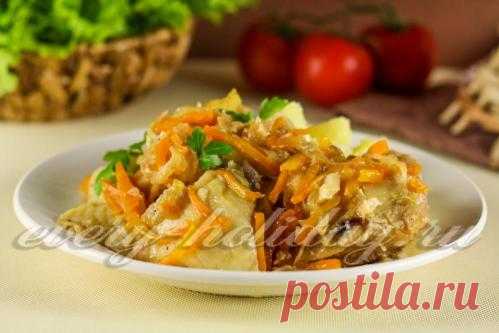 Тушеная рыба с морковью и луком