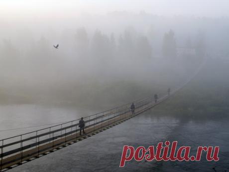 Жители города Боровичи (Новгородская область) идут на работу. Снимала Людмила: nat-geo.ru/community/user/228199 Хорошего дня!