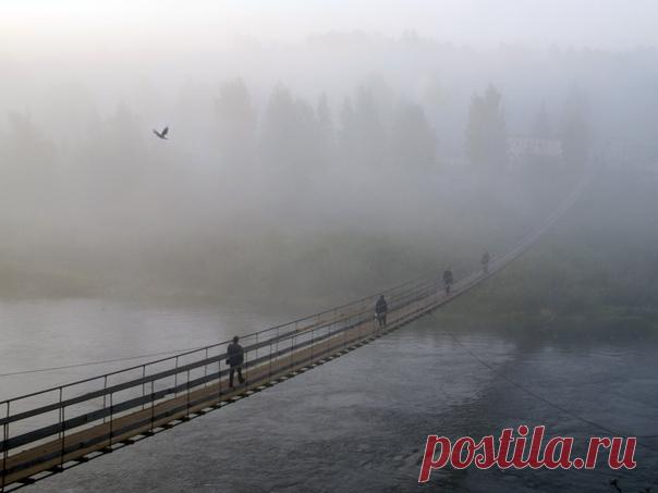 Жители города Боровичи (Новгородская область) идут на работу. Снимала Людмила: nat-geo.ru/community/user/228199 Хорошего дня!