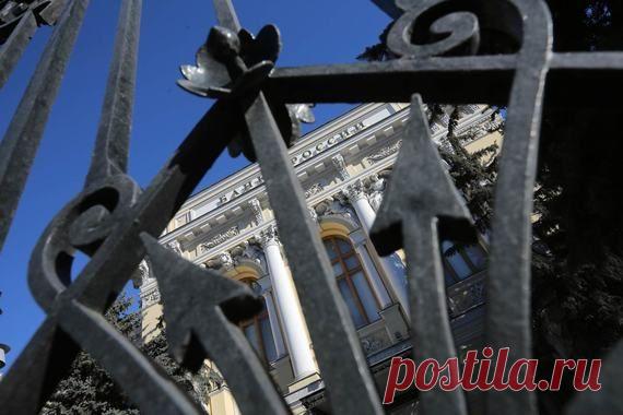 Банки Центробанк лишил лицензий сразу два банка