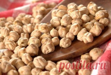 Укрепляйте иммунитет и костную ткань !

Нут – это мелкие бобы коричнево-зеленого цвета, по форме напоминающие совиную или баранью голову (отсюда и название).

Нут имеет приятный ореховый привкус. Вареный измельченный нут, доведенный до консистенции пюре, является питательной закуской – «хумус». Это паста из нута.

Ее можно мазать на хлеб, гренки, подавать к свежим овощам или основным блюдам в качестве соуса. В хумусе много витаминов и растительного белка, кальция, фосфора,...