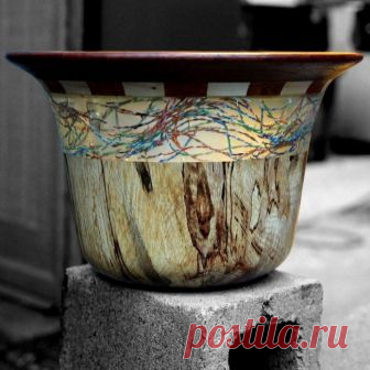 Деревянная чаша со вставкой из эпоксидной смолы