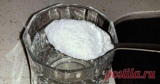 СТАКАН ВОДЫ С УКСУСОМ И СОЛЬЮ СОВЕРШАЕТ ЧУДЕСА. EГО CТОИТ ОСТАВИТЬ В КОМНАТЕ Кликайте на фото, чтобы прочитать ⤴