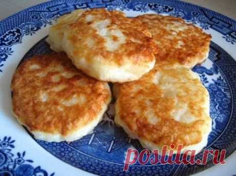 Рисовые оладьи.  Рисовые оладьи - вкус детства многих, рецепт на случай, когда &quot;Остатки Сладки&quot;. Ингредиенты: 300 г густой рисовой каши на молоке. 4 ст. л. без верха муки. 1 яйцо. Соль, сахар по вкусу. Немного муки. Приготовление: 1. в большой миске тщательно смешать рисовую кашу, муку, яйцо. 2. ...