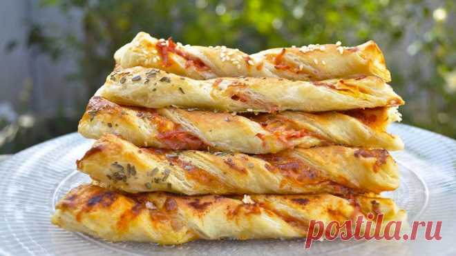 Слоеные палочки с колбасой и сыром - Простые рецепты Овкусе.ру