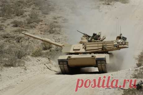 TVP: в польском порту Щецина начали выгружать американские танки Abrams. По данным телеканала, был доставлен ротный комплект из 14 машин.