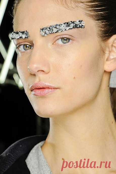 Накладные брови из пайеток у Chanel / Макияж/Маникюр / ВТОРАЯ УЛИЦА