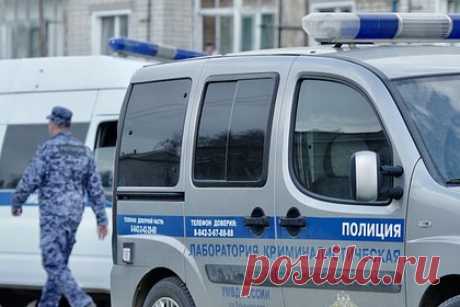 В российской квартире нашли ДНК причастного к расправе над пенсионерами. В Екатеринбурге в квартире пенсионеров нашли ДНК предполагаемого преступника. Она совпала с ДНК майора, которого ранее нашли с тремя пулевыми ранениями из своего табельного оружия. Таким образом, следствие получило подтверждение версии о причастности участкового к расправе над пожилой парой.