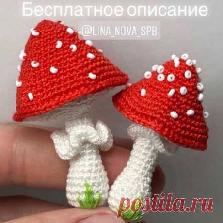 Грибок мухомор амигуруми. Схемы и описания для вязания игрушек крючком! Бесплатный мастер-класс от @lina_nova_spb_ по вязанию мухомора крючком. Высота вязаной игрушки примерно 5-7 см. Для изготовления таких маленьких грибо…