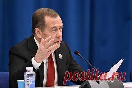 Медведев призвал учиться ненавидеть Европу