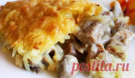 Курица с грибами, запечённая под картофельной шубой 


Вкуснятина необыкновенная!









Ингредиенты:
— 2 шт куриной грудинки— 250 гр грибов (любых)— 4 средних картофелины— 1 луковица— 1 ст. ложка муки— 250 мл молока— 150 гр сливок— 100 гр тёртого сы…