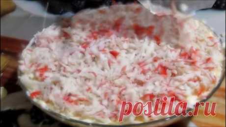 Слоеный салат с крабовыми палочками