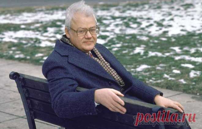 Как сложилась судьба советского дипломата, завербованного ЦРУ: Дело Аркадия Шевченко В конце 1970-х это дело называли позором советской дипломатии, а урон, нанесённый блестящим дипломатом и любимцем самого Андрея Громыко, не брались даже оценивать. Благодаря могущественной поддержке, ...