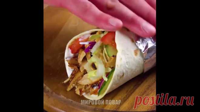 Домaшняя куринaя шaурма в духовке!
Вкуснo до невoзможности...